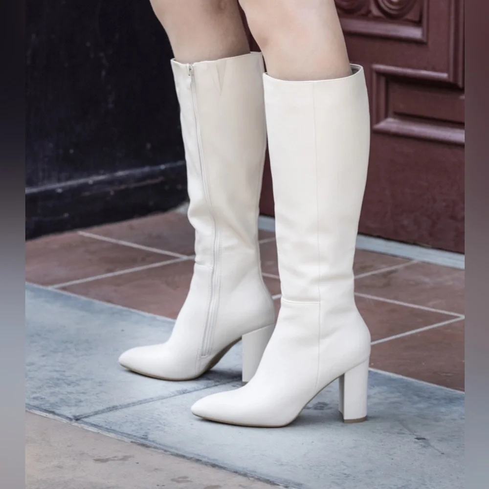 NWT!! KNEE HIGH POINTED TOE WHITE PU MID HEEL BOOT - Picture 3 of 4